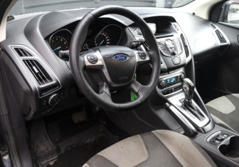 Подержанный автомобиль Ford Focus Hatchback 2011 года (8 фото)