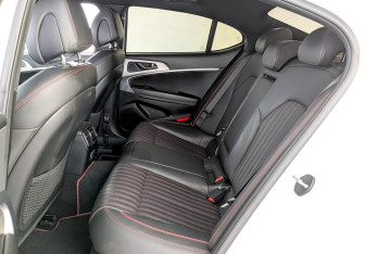 Подержанный автомобиль Genesis G70 2021 года (12 фото)