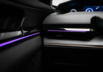 Подержанный автомобиль Changan UNI-V 2023 года (13 фото)