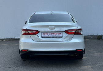 Подержанный автомобиль Toyota Camry Sedan 2021 года (6 фото)