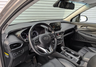 Подержанный автомобиль Hyundai Santa Fe 2018 года (16 фото)