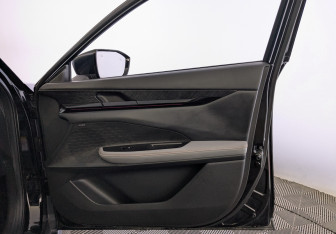 Подержанный автомобиль Changan UNI-V 2023 года (25 фото)