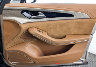 Подержанный автомобиль Hongqi H9 2023 года (25 фото)