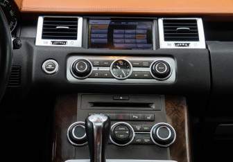 Подержанный автомобиль Land Rover Range Rover Sport 2011 года (11 фото)