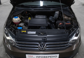 Подержанный автомобиль Volkswagen Polo Sedan 2016 года (9 фото)