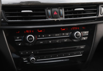 Подержанный автомобиль BMW X5 2014 года (16 фото)