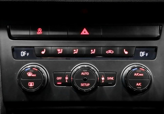 Подержанный автомобиль SEAT Leon Hatchback 2013 года (16 фото)