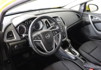Подержанный автомобиль Opel Astra Hatchback 2014 года (9 фото)