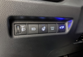 Подержанный автомобиль Toyota RAV4 2025 года (26 фото)