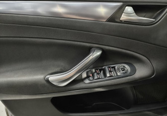 Подержанный автомобиль Ford Mondeo Sedan 2012 года (15 фото)