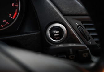Подержанный автомобиль BMW X1 2011 года (19 фото)