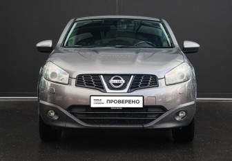 Подержанный автомобиль Nissan Qashqai 2013 года (2 фото)