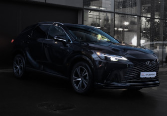 Подержанный автомобиль Lexus RX 2023 года (3 фото)