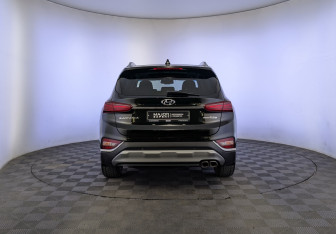 Подержанный автомобиль Hyundai Santa Fe 2018 года (6 фото)