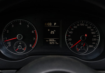 Подержанный автомобиль Volkswagen Jetta Sedan 2011 года (12 фото)