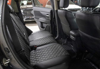 Подержанный автомобиль Mitsubishi Outlander 2020 года (12 фото)