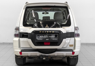 Подержанный автомобиль Mitsubishi Pajero 2019 года (6 фото)