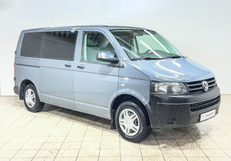Подержанный автомобиль Volkswagen Caravelle 2013 года (3 фото)
