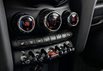 Подержанный автомобиль MINI Hatch 2019 года (26 фото)