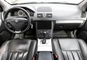 Подержанный автомобиль Volvo XC90 2013 года (16 фото)
