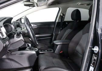 Подержанный автомобиль Kia Ceed Hatchback 2021 года (9 фото)