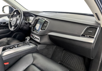 Подержанный автомобиль Volvo XC90 2018 года (11 фото)