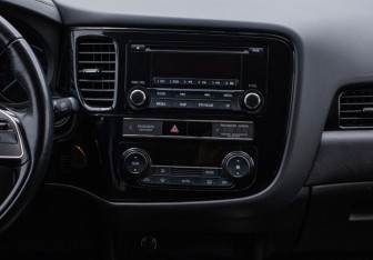 Подержанный автомобиль Mitsubishi Outlander 2019 года (14 фото)