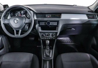 Подержанный автомобиль Skoda Rapid Liftback 2016 года (8 фото)