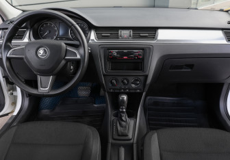Подержанный автомобиль Skoda Rapid Liftback 2014 года (13 фото)