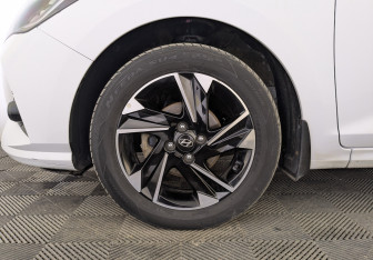 Подержанный автомобиль Hyundai Solaris Sedan 2021 года (12 фото)