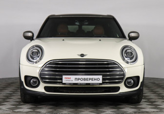 Подержанный автомобиль MINI Clubman Wagon 2021 года (2 фото)