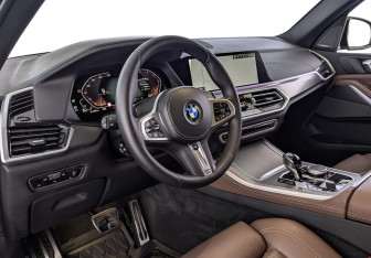 Подержанный автомобиль BMW X5 2022 года (15 фото)