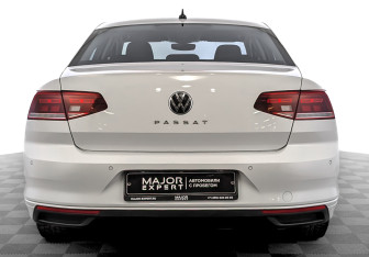 Подержанный автомобиль Volkswagen Passat Sedan 2020 года (6 фото)