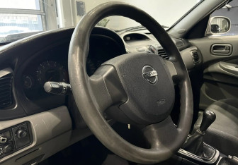 Подержанный автомобиль Nissan Almera Classic 2008 года (11 фото)