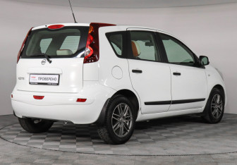 Подержанный автомобиль Nissan Note 2011 года (5 фото)