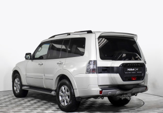 Подержанный автомобиль Mitsubishi Pajero 2021 года (7 фото)