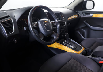 Подержанный автомобиль Audi Q5 2012 года (14 фото)