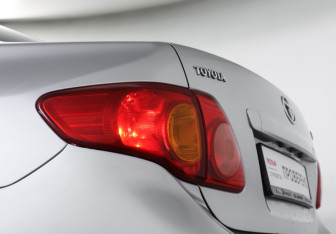 Подержанный автомобиль Toyota Corolla Sedan 2008 года (17 фото)