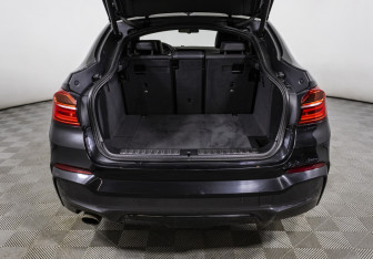 Подержанный автомобиль BMW X4 2015 года (18 фото)