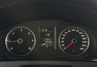 Подержанный автомобиль Volkswagen Caravelle 2010 года (7 фото)