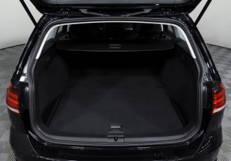 Подержанный автомобиль Volkswagen Golf Wagon 2018 года (16 фото)