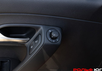 Подержанный автомобиль Volkswagen Polo Sedan 2015 года (20 фото)