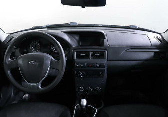 Подержанный автомобиль LADA (ВАЗ) Priora Sedan 2017 года (10 фото)