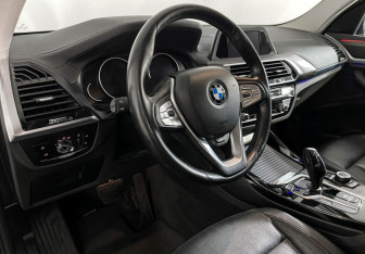 Подержанный автомобиль BMW X3 2019 года (12 фото)