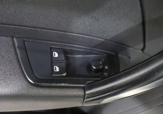 Подержанный автомобиль Audi A1 2011 года (12 фото)