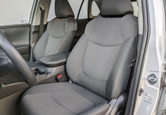 Подержанный автомобиль Toyota RAV4 2021 года (19 фото)