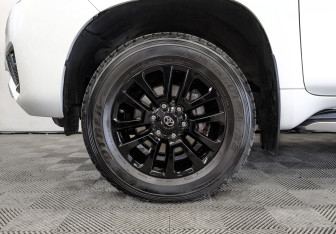 Подержанный автомобиль Toyota Land Cruiser Prado 2021 года (18 фото)