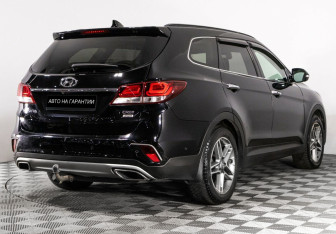 Подержанный автомобиль Hyundai Santa Fe 2018 года (3 фото)