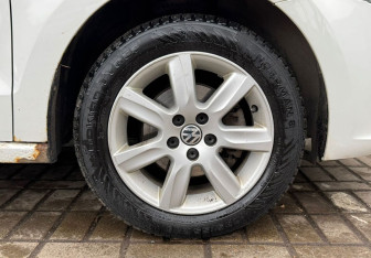 Подержанный автомобиль Volkswagen Polo Sedan 2013 года (13 фото)