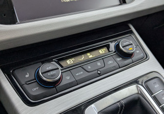 Подержанный автомобиль Geely Atlas 2019 года (14 фото)